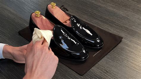 stretch fake leather shoes